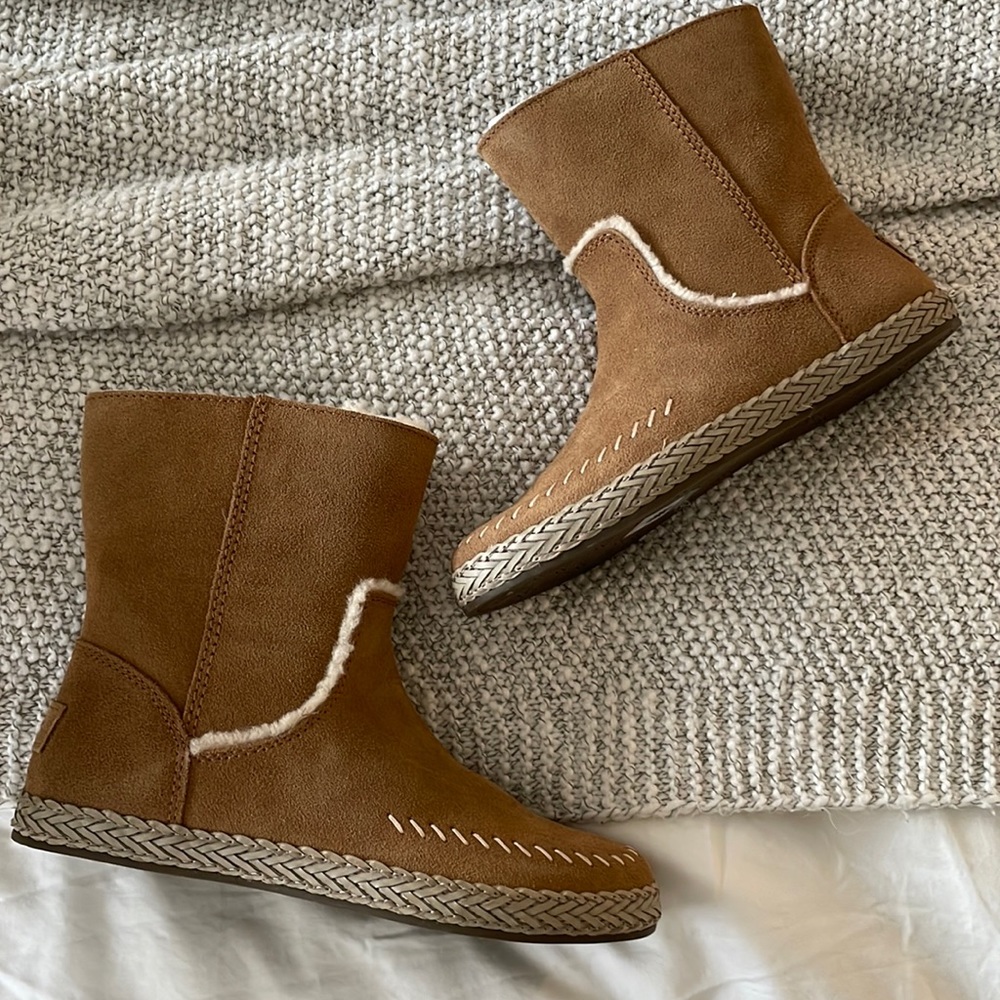 Brand new Ailish Uggs in box, never worn